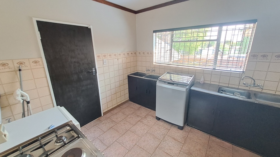 5 Bedroom Property for Sale in Langenhovenpark Free State